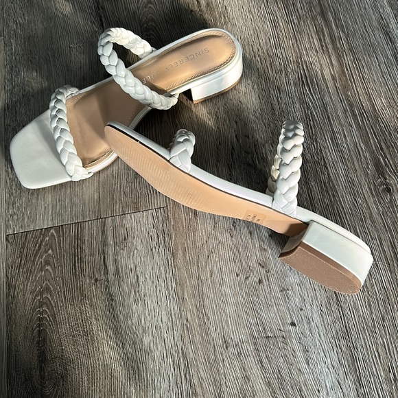 Sincerely Jules bone colored sandals. Size 7 - Picture 5 of 5